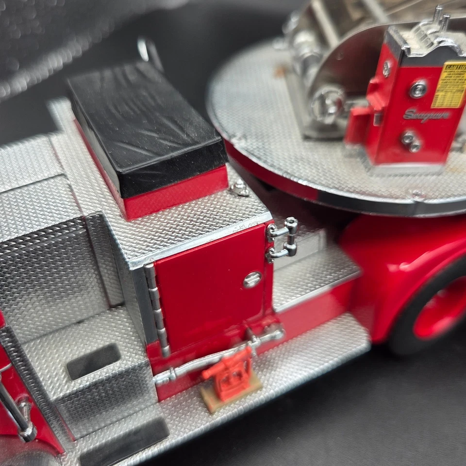 Franklin Mint 1965 Seagrave Aerial Ladder Fire Truck 1/32 Scale **READ** - Image 4 of 4