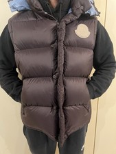 Giubbotto Moncler Smanicato, Gilet, Piumino Con Monogramma.