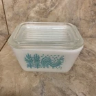 Vintage 501-B - 1 1/2 cup AMISH BUTTERPRINT Pyrex Refrigerator Dish with Lid