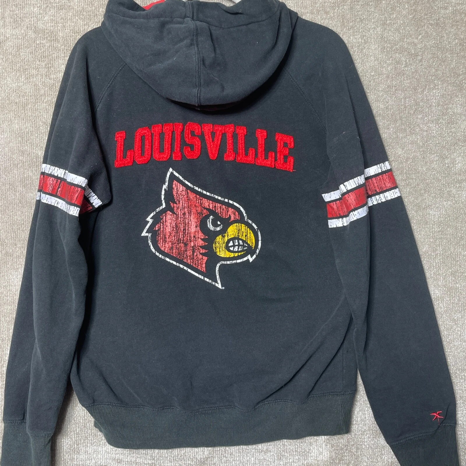 VETEMENTS Felpa con cappuccio Louisville Cardinals 1 4 zip donna grande nera stampa ricamata