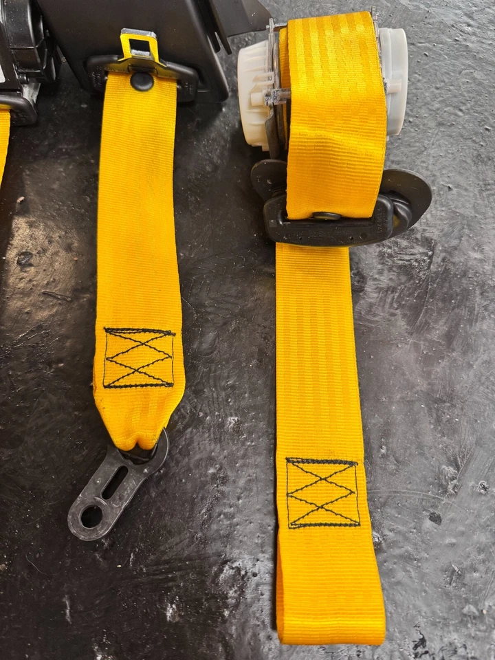 BMW E92 COUPE M3 CUSTOM YELLOW FRONT & REAR FULL SEAT BELT SET - Image 3 of 3