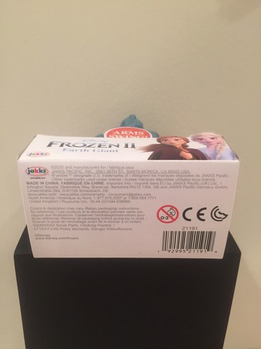 NEW Earth Giant Swinging Arms Disney Frozen II Figure - Picture 5 of 5