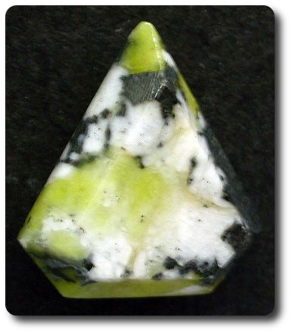 Lizardite de Norvège rare de 5.21 carats pour cabinet de curiosités