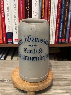 1 l Bierkrug Krug Masskrug Bier Brauerei Genossenschaft Neufrauenhofen