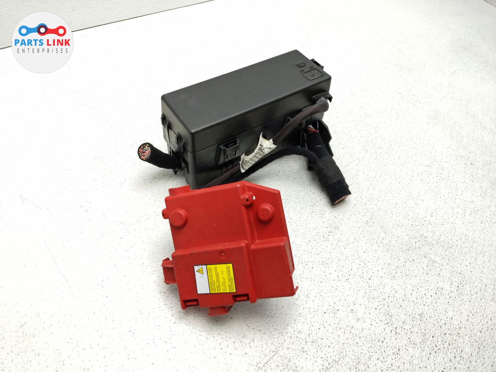 2017-20 MASERATI LEVANTE REAR CARGO FUSEBOX BATTERY TERMINAL END MODULE ECU M161