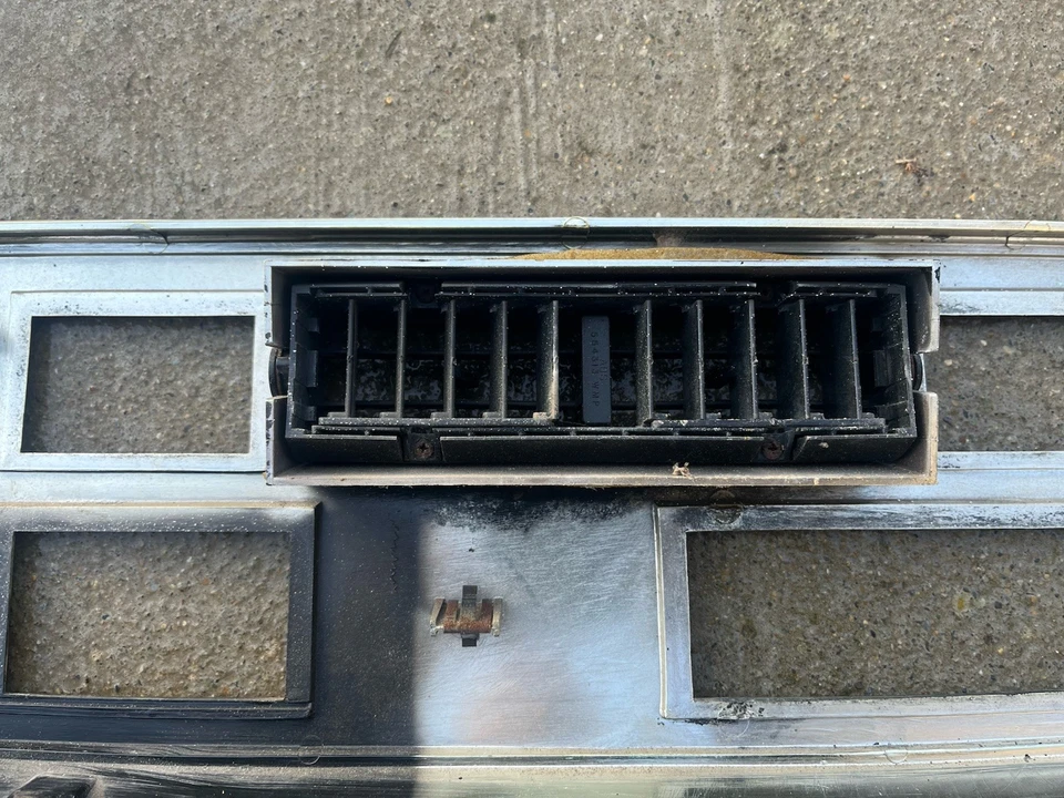 80 81 82 83 84 85 86 87 88 89 90 OLDSMOBILE DELTA 88 98 TABLERO CENTRAL BISEL EMBELLECEDOR Foto 4 de 4