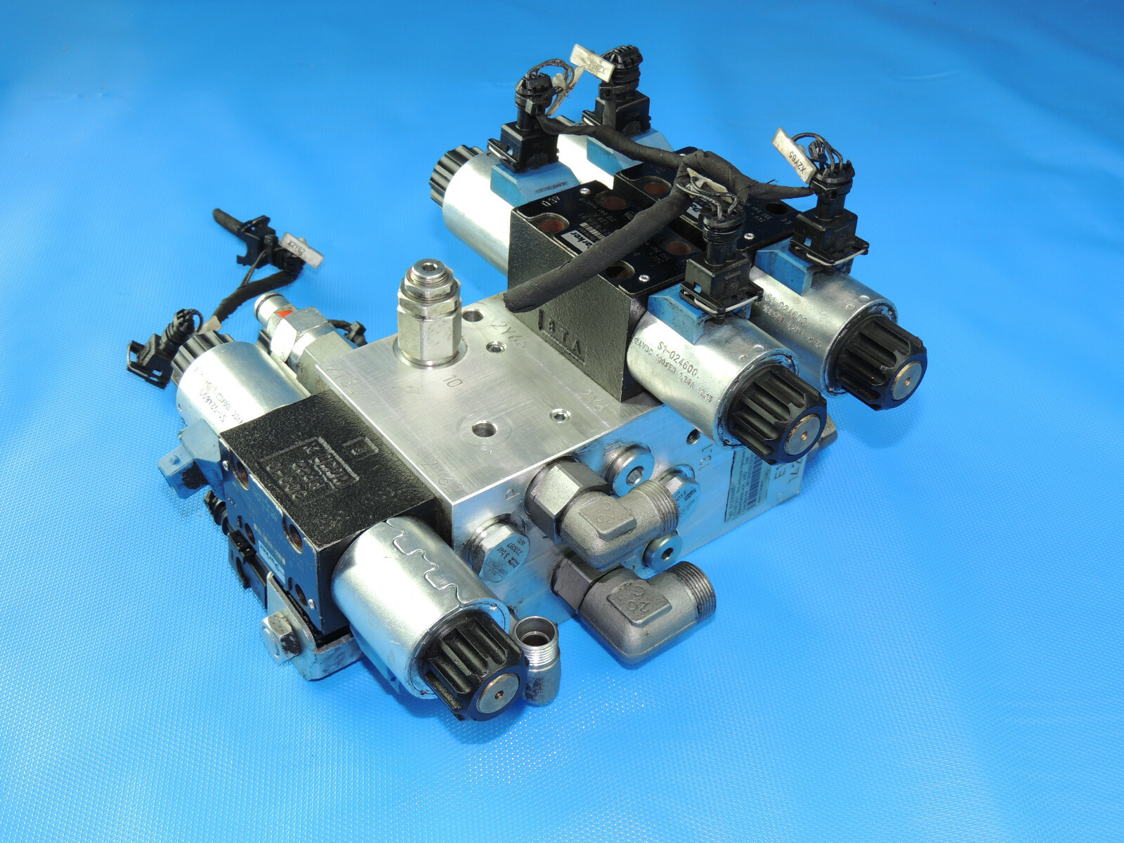 Parker LOG Hydraulic 51233285 LO05125/1 Control Block Hydraulic Valve