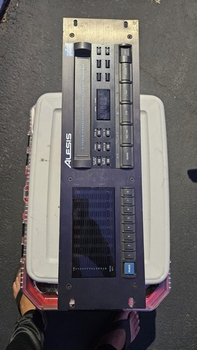 Alesis ADAT 16 bit professional 8 track digital multi-track recorder S-VHS tape - Picture 2 of 6
