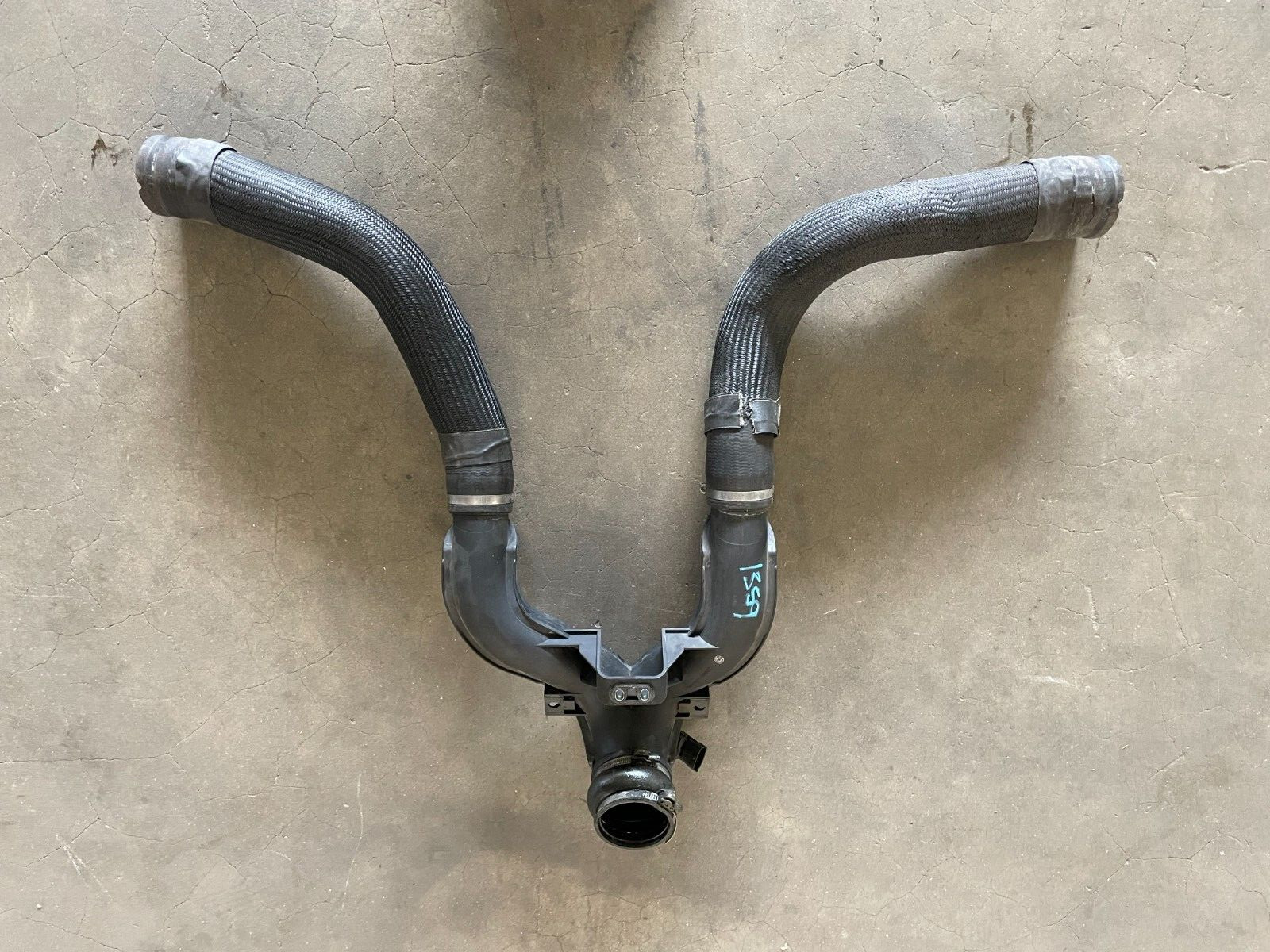 14-17 Maserati Quattroporte S 3.0L Engine Air Intake Inlet Duct Tube 1359 OEM