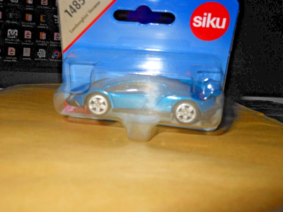 MODELLINO LAMBORGHINI VENENO BLU 1:55 SIKU 1485 DIE CAST METAL - Immagine 2 di 3