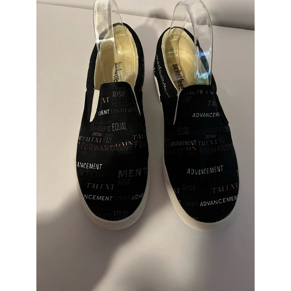 Zapatillas sin cordones Bucketfeet unisex cómodas de lona con estampado negras talla W10/M8,5 Foto 4 de 4