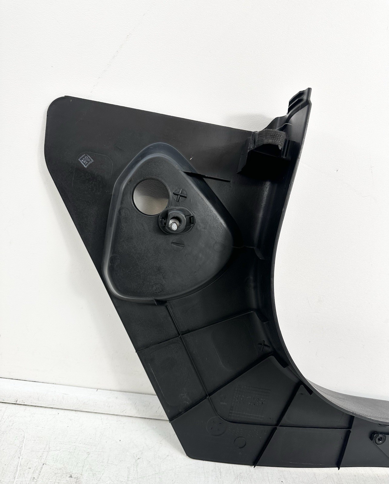 Maserati Ghibli S Q4 2014-2021 Front Left Kick plate P/N 6700113670