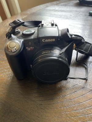 Canon PowerShot S5 IS Point & Shoot 8MP 12x Zoom IS Flash Black. Needsbatteries 