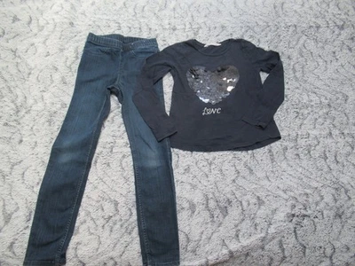 Tee-shirt à manches longues coeur Love H&M + jean bleu marine Taille 8 ans - Photo 1/4