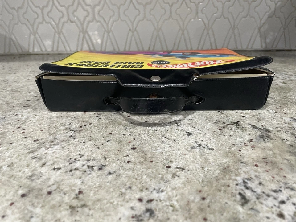 Estuche de colección Hot Wheels Redline 12 autos con 16 autos Lesney Foto 3 de 4