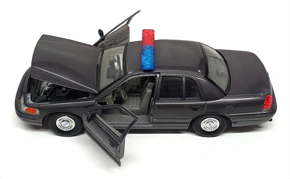 Classic Metal Works 1/24 Scale 2624D - Ford Crown Victoria Police Car - Grey - Image 4 of 4