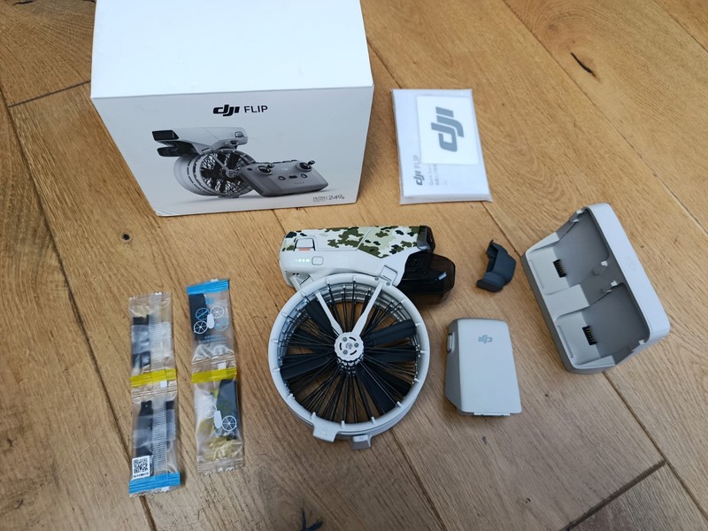 DJI Flip Mint Cond - Unbound & comes with 2 batteries & Charger No Controller