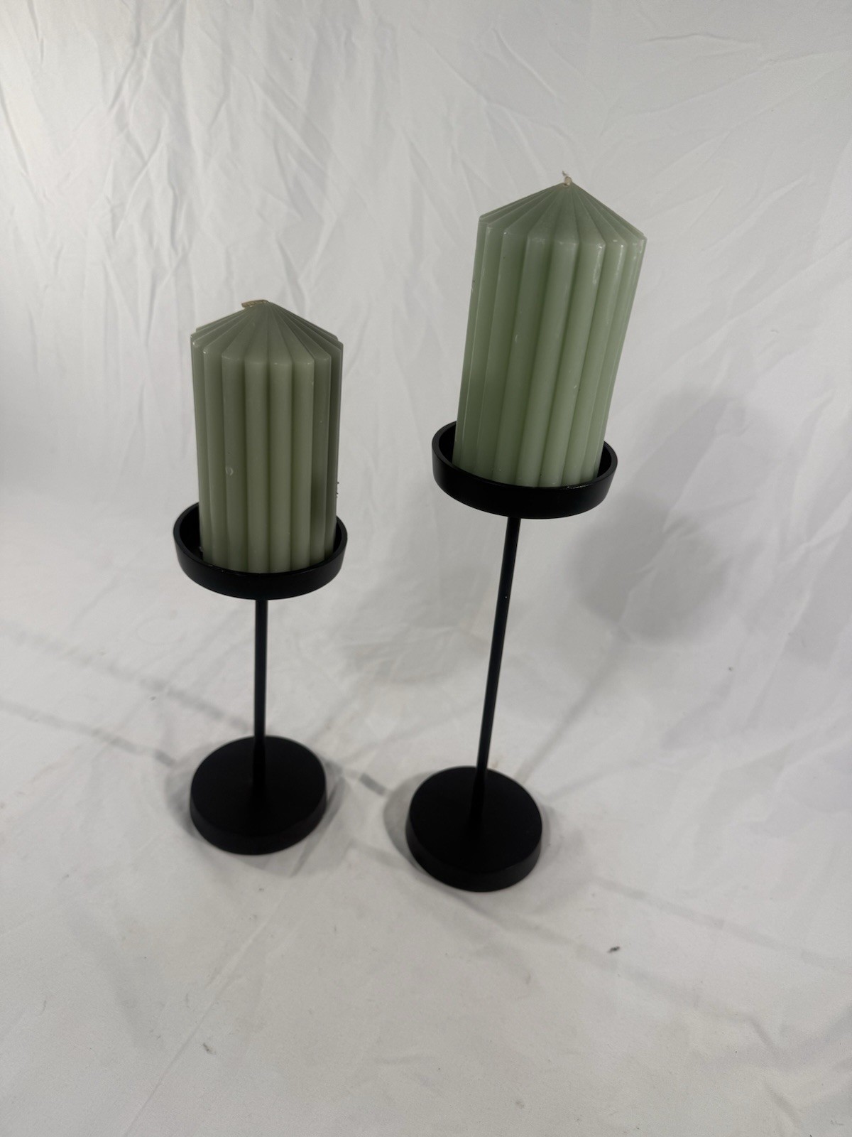 Set Of 2 Green Pillar Candle Black Metal Circle Top Modern T