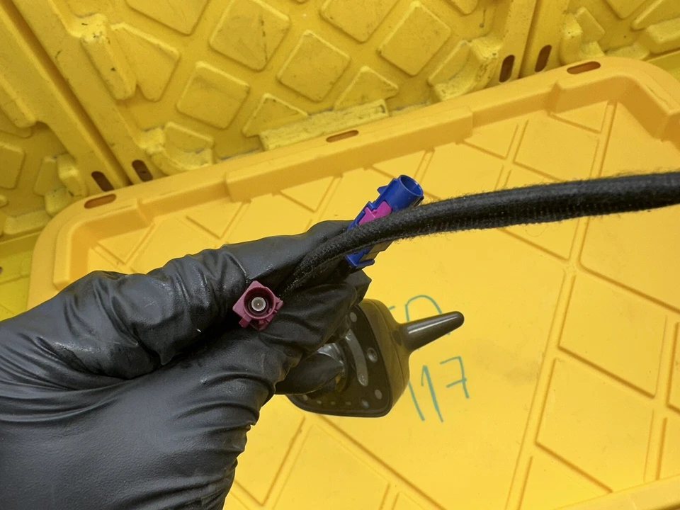 2013-2017 AUDI Q5 крыша смонтированный акулы плавник антенна 8R0035503G - Изображение 4 из 4