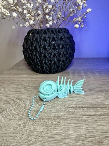 3D Printed Fish Skeleton Keychain – Unique Accessory for Bags and Keys - Picture 9 of 11