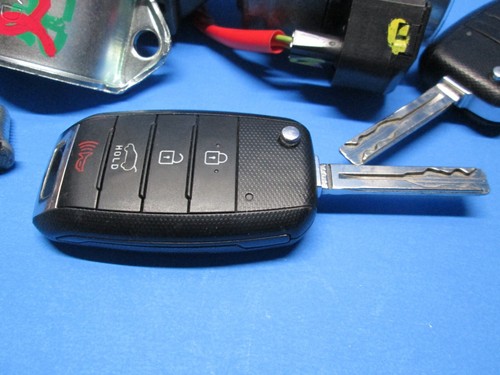 11-17 Kia Sportage Auto Ignition Lock Cylinder Assembly 2 Flip Key 819103W000 OE - Picture 10 of 13