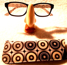 BLACK  WHITE Plastic Frame Reading Glasses With Matching Pouch 2.25 Strength