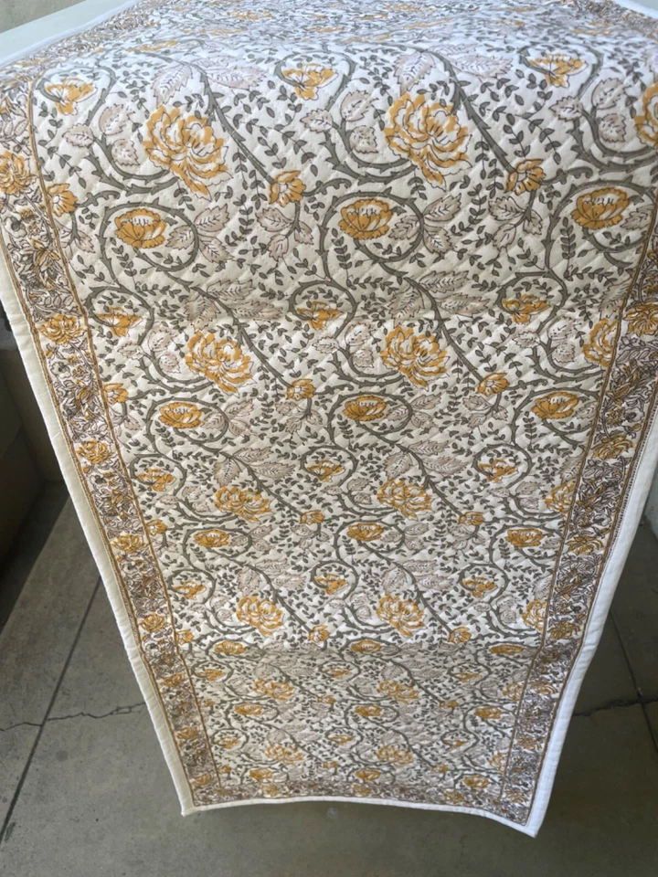 Corredor de Mesa Williams Sonoma Amarillo Crema Blanco Floral 104" x 16 1/2" Foto 2 de 4