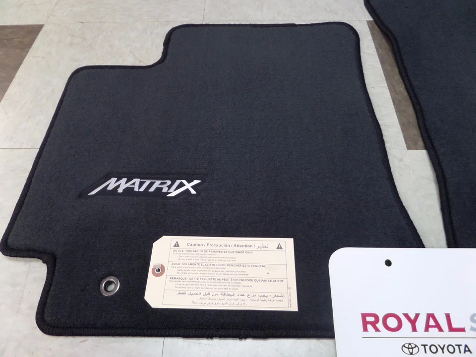 Toyota Matrix 2009 - 2013 FWD conjunto de tapetes de assoalho carpete carvão escuro original do fabricante original de equipamento original - Imagem 2 de 4