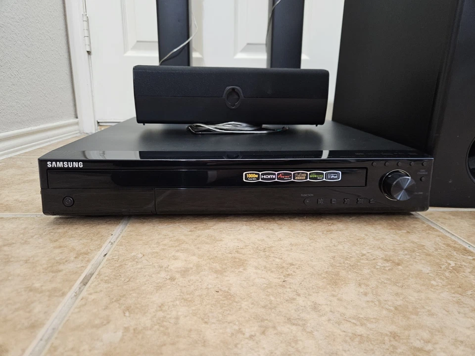 Samsung HT-TWZ412 5.1Ch 5 Disc CD/DVD Home Theater System Speakers Subwoofer  - Image 2 of 4