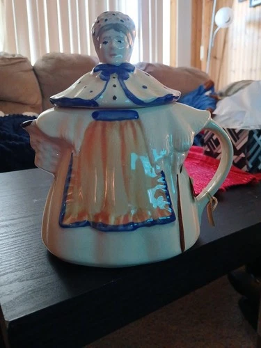 Vintage Shawnee Pottery Granny  Ann Tea Pot Made In USA