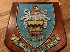 HAND PAINTED BRITISH FORCES THE ROYAL AIR FORCE (RAF) MUSEUM SHIELD/PLAQUE