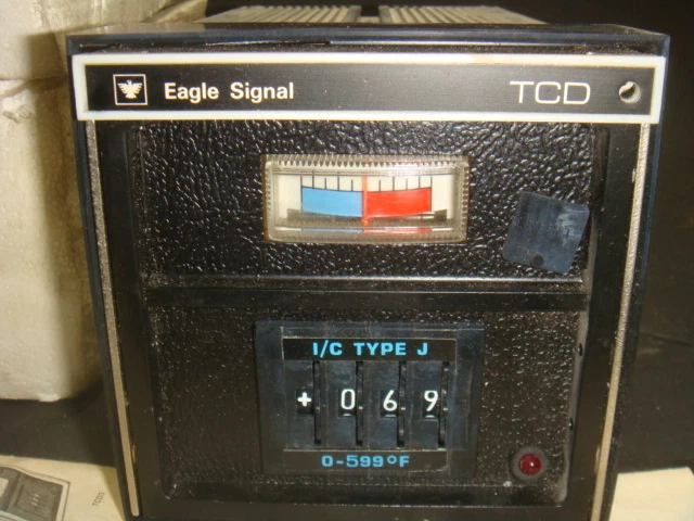 EAGLE SIGNAL TCD, SOLID STATE DIGITAL SET TEMPERATURE CONTROLLER, TCD302A604,NIB - Image 2 of 4