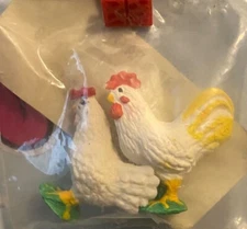 H&R Trains G Scale - 2 White Hens - CLST