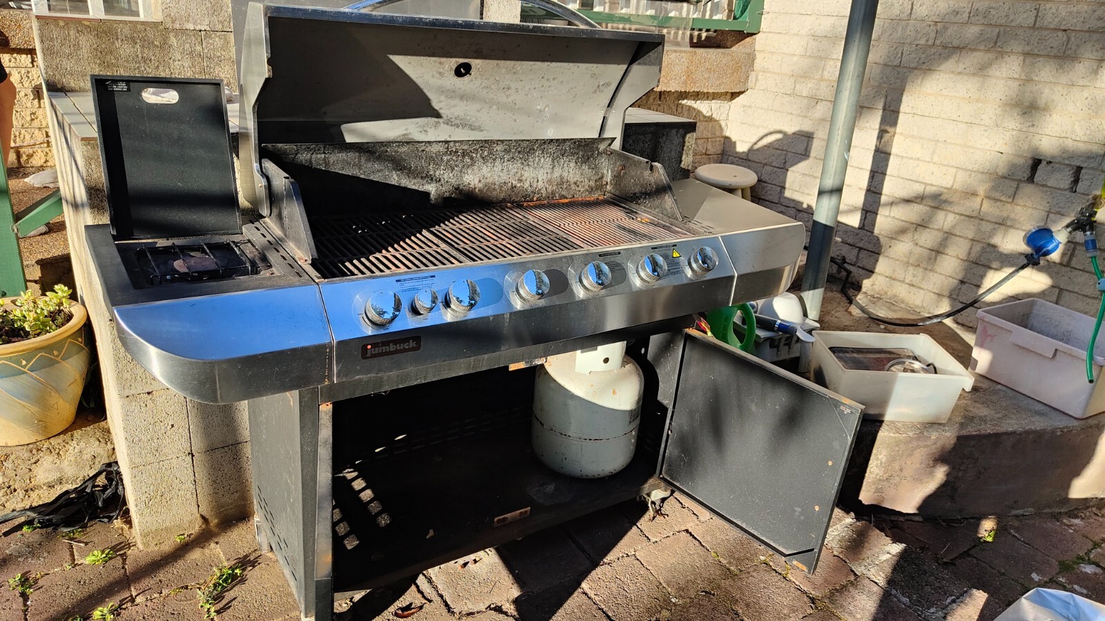 Jumbuck 6 Burner BBQ Stainless Steel hood with builtin temperature