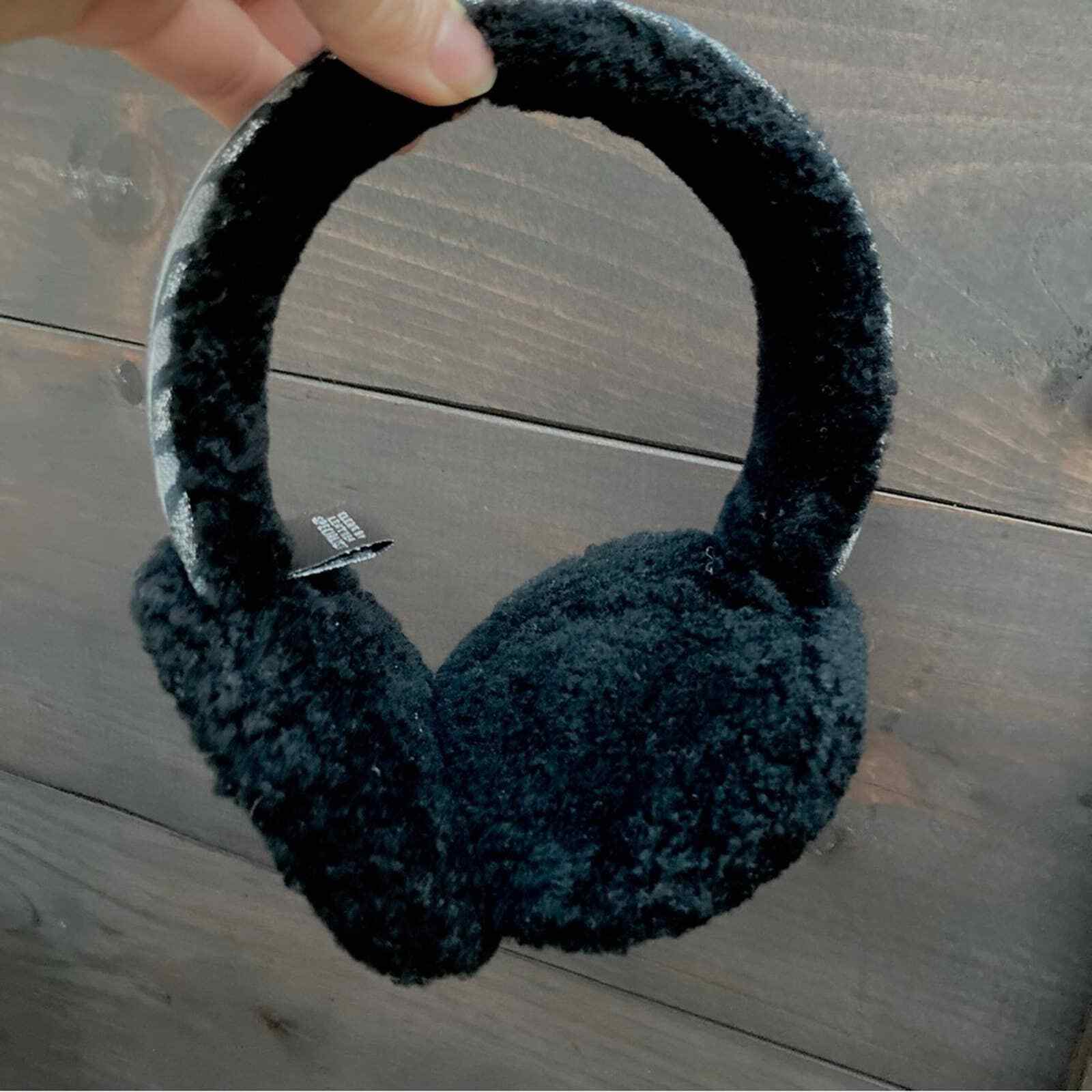 Coach earmuff shearling plush black with silver / gre… Gem