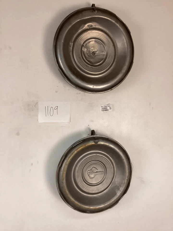 CANTIDAD 2 TAPACUBOS PONTIAC CHIEFTAIN BONNEVILLE PARISIENNE 1951 VINTAGE CUBIERTA DE RUEDA Foto 4 de 4