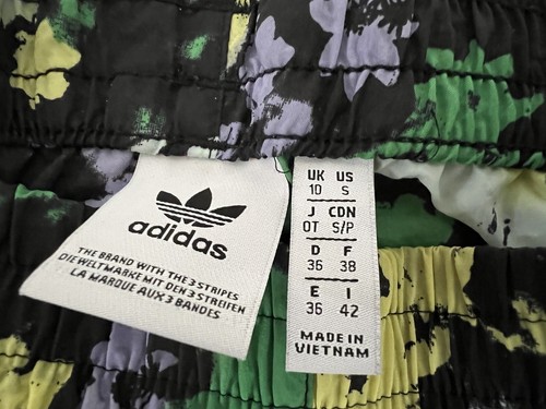 Adidas Originals Floral Satin Track Shorts Gym Women’s size Small Inseam 2”. - 第 2/18 張圖片