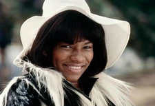 singer Stephanie Mills posed at home in Mount Vernon New York in F- Old Photo 2