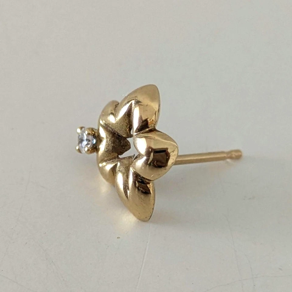 Aretes vintage Chaumet Paris de oro amarillo de 18 k con detalles de diamantes con flores Foto 4 de 4