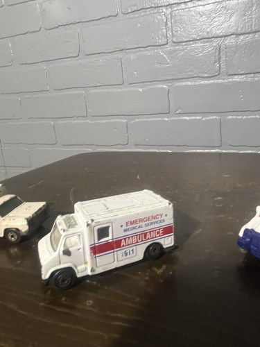 Lot of 7 Vintage Ambulances And Fire Truck Various Makes Matchbox Hot Wheels - Picture 9 of 22