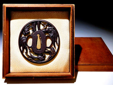 Tsuba sukashi japon edo attribué a Bushu-ju Masayoshi pour Katana en acier forgé
