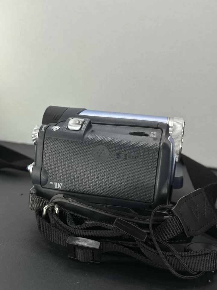 Panasonic PV-GS9 Camcorder [EXCELLENT] With Ac Cable And Charger - Image 4 of 4