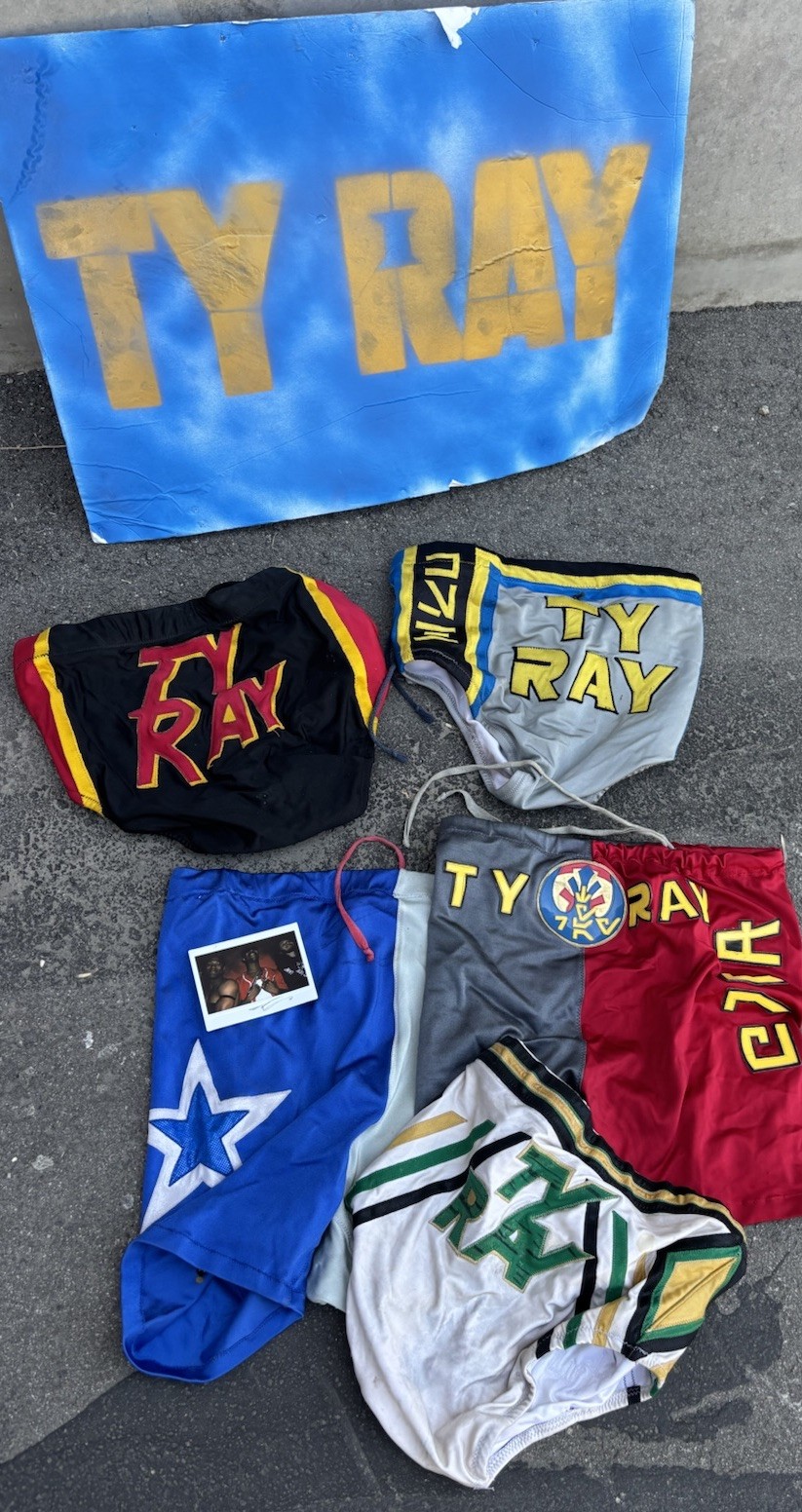 Lote de trajes de lucha libre Ty Ray signo foto autografiada luchador profesional EWF
