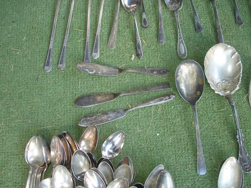 Lot of 159 Pieces Assorted Vintage Silver Plate Flatware As Shown For Crafts - Picture 9 of 11