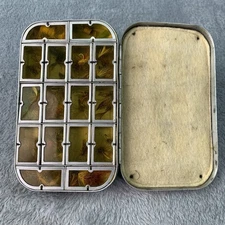 Vtg Richard Wheatley Fly Box 16 Window Compartments Full of Flies Made In UK