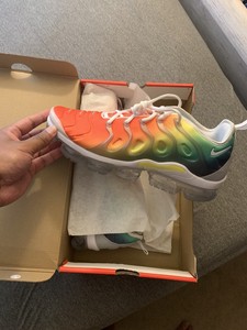 vapormax plus size 14