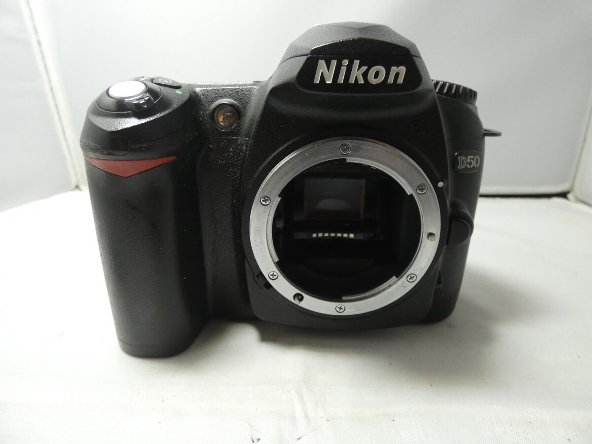 Nikon D D50 6.1MP Digital SLR w/ AF-S DX ED G 18-70mm Lens Nikon D D50 6.1MP Digital SLR w/ AF-S DX ED G 18-70mm Lens