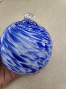 HAND BLOWN ART GLASS  GAZING BALL ORNAMENT -BLUE AND WHITE SWIRL DESIGN