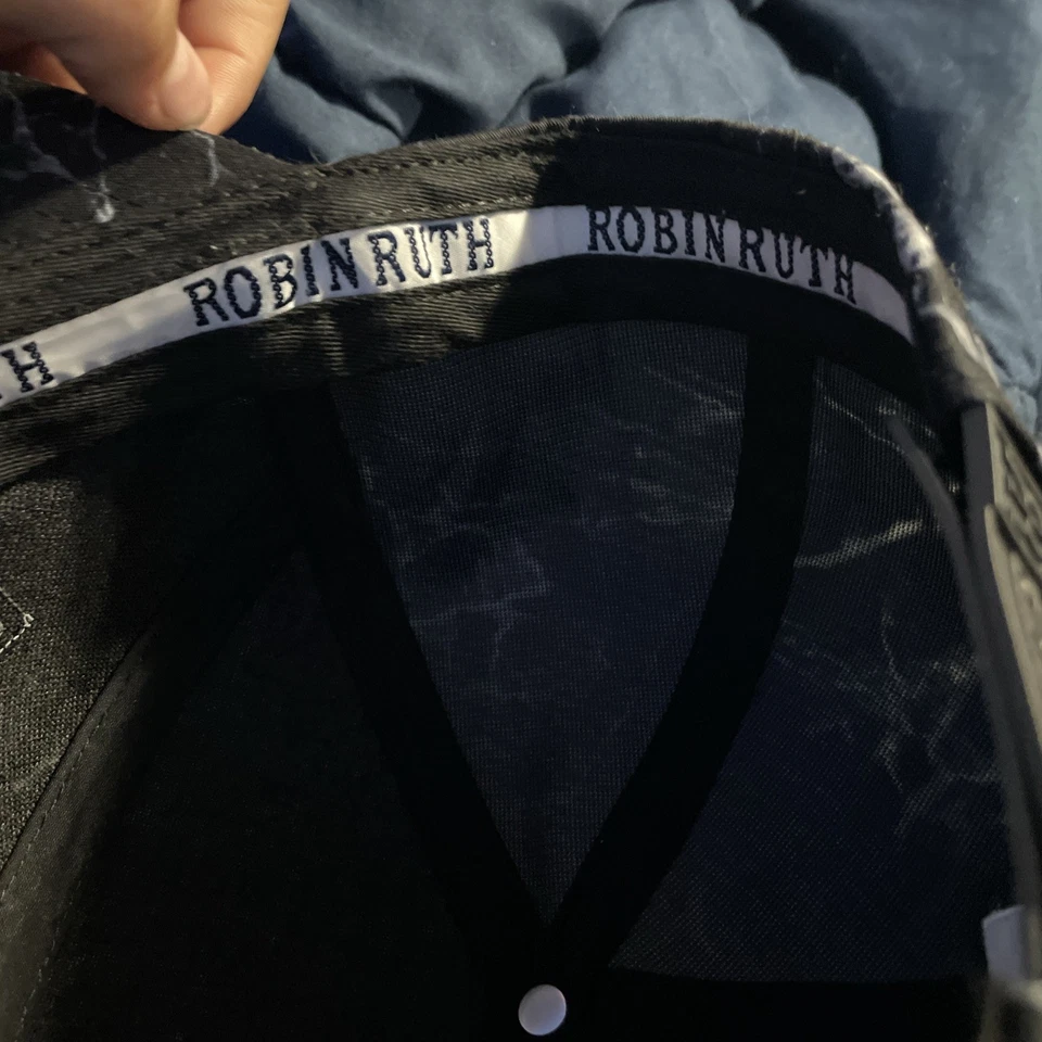 Robin Ruth Limited, edición, Utah, sombrero, tie-dye blanco y negro Foto 4 de 4