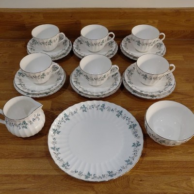 Atemberaubendes Royal Worcester Chapel Hill Teeservice 21-teilig Trios Kuchenteller Kanne Zucker